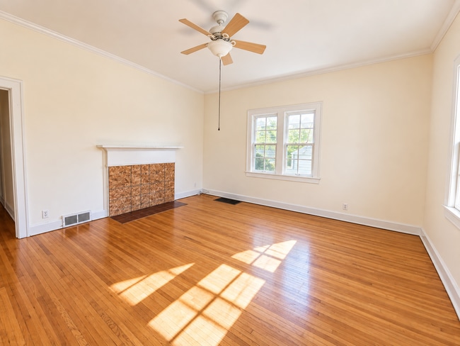 Building Photo - 525 S Woodlawn Ave