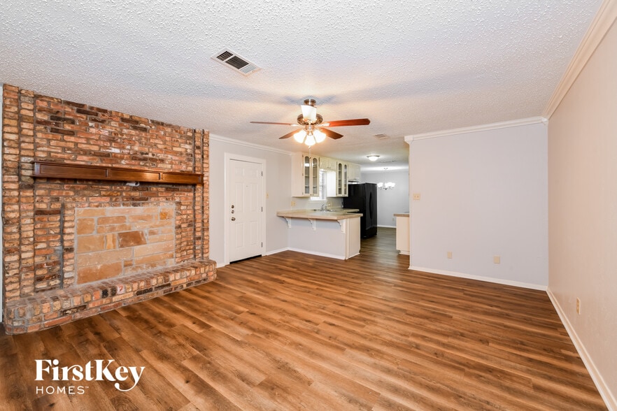 Building Photo - 612 Mesa Dr