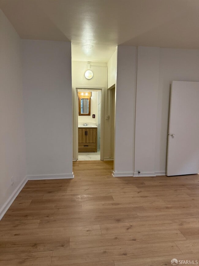 Building Photo - 1122 Sutter St