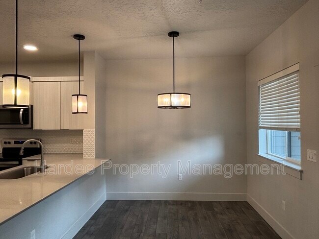 Building Photo - 3711 S Council Spring Rd