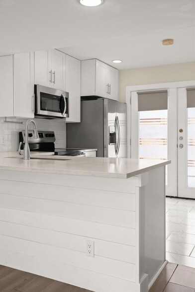 Building Photo - 6410 Chimney Creek Cir