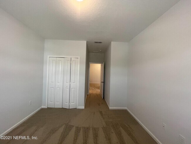 Building Photo - 34 Pinebury Ln