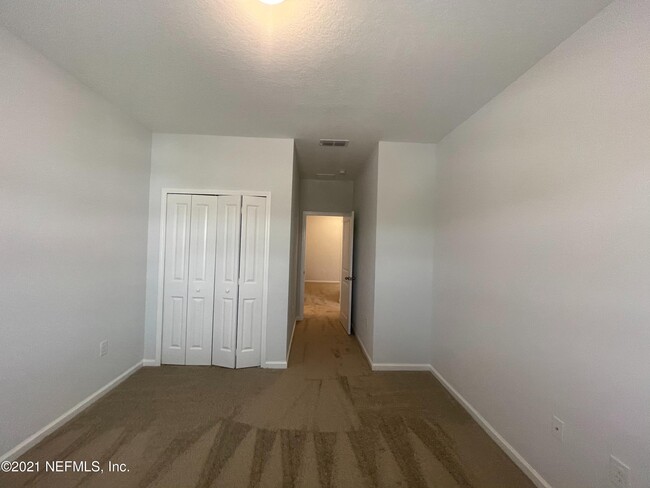 Building Photo - 34 Pinebury Ln