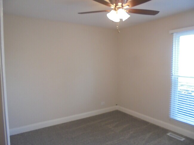 Building Photo - 1534 St Andrews Cir