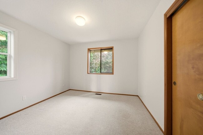 Building Photo - 21979 SW Mandan Dr