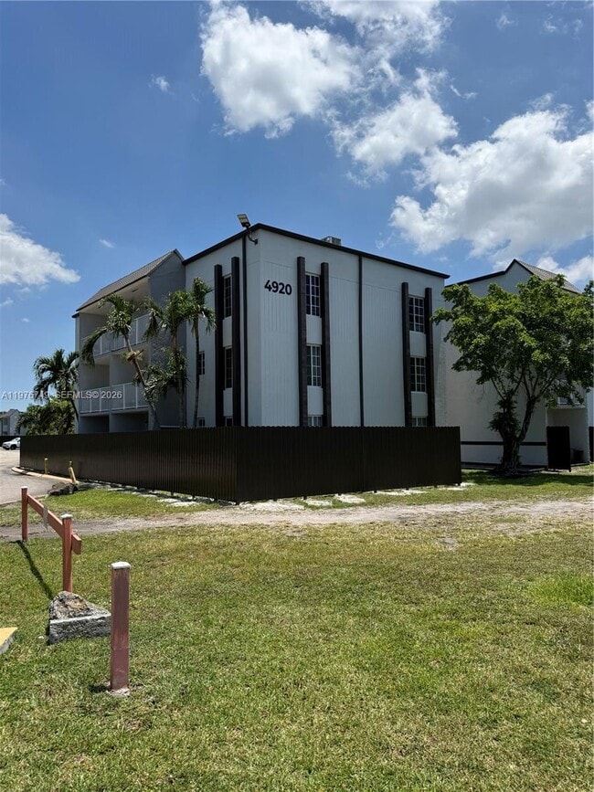 Building Photo - 4920 NW 79th Ave