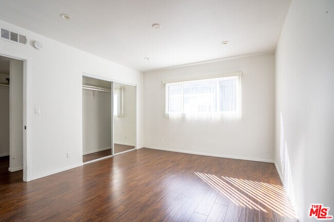 Building Photo - 5831 Carlton Way