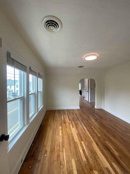 Building Photo - 961 Douglas St NW