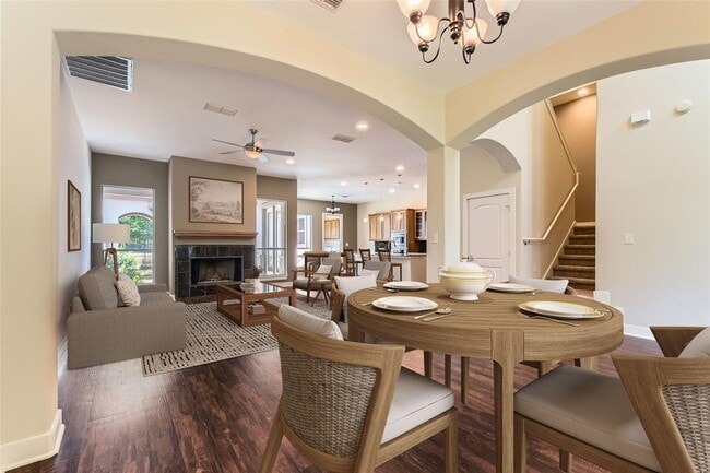 Primary Photo - 462 Stagecoach Trail