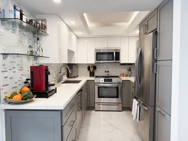 Building Photo - 20505 E Country Club Dr
