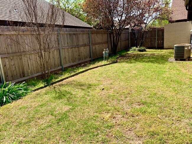 Building Photo - 3800 Havenbrook Cir