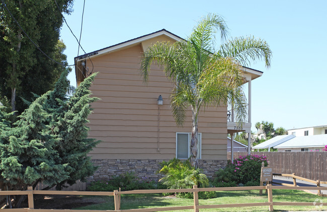 Building Photo - Del Pacifico Apartments