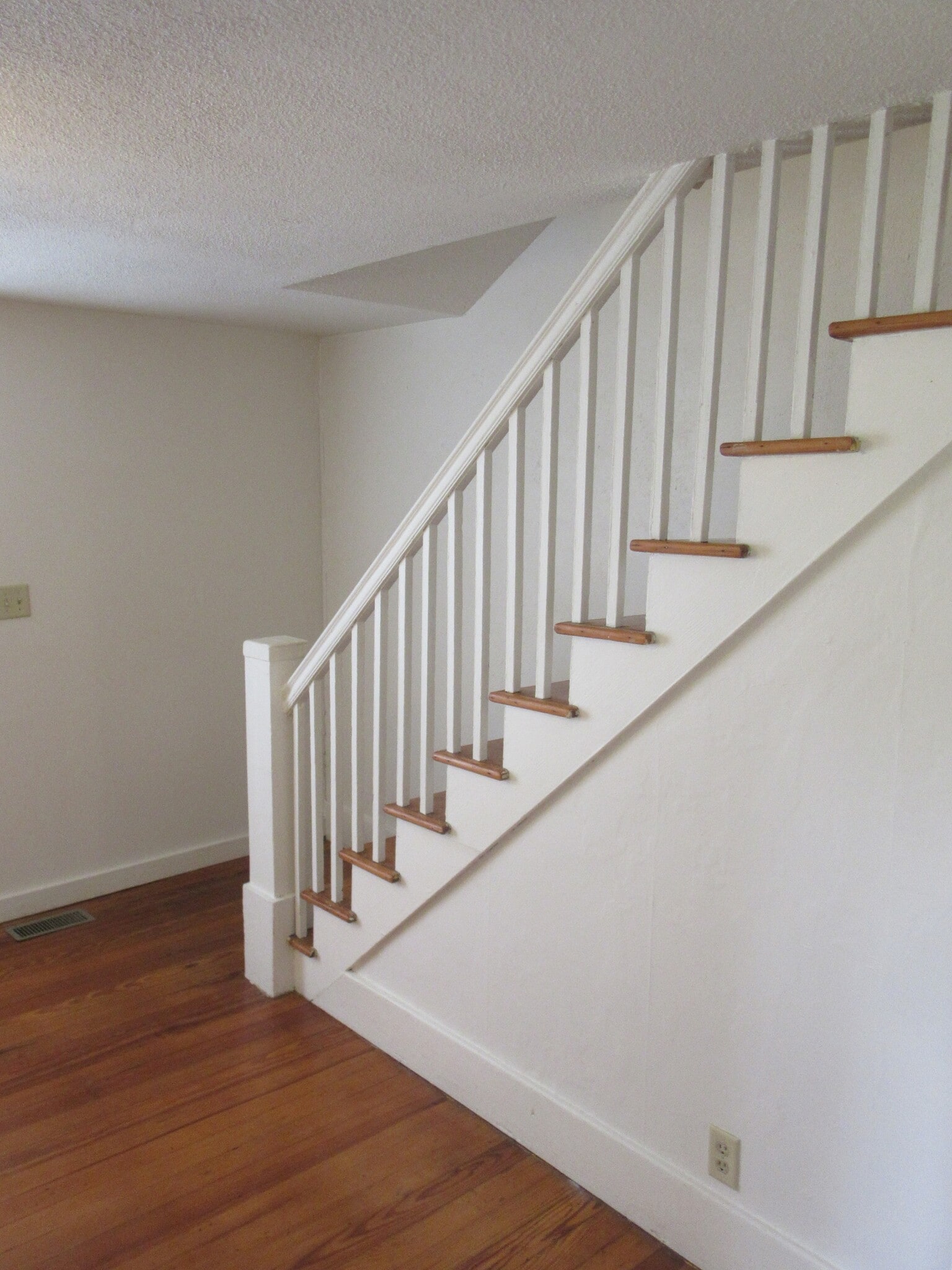 Building Photo - 306 E Maple St