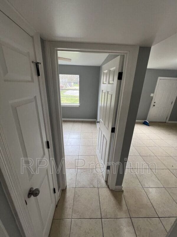 Building Photo - 5149 Baker Blvd