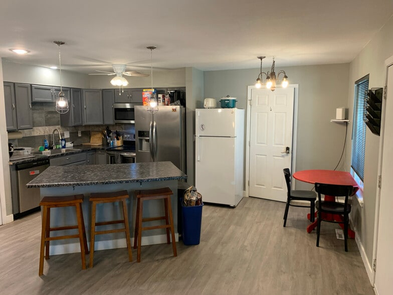 Building Photo - 7943 York St