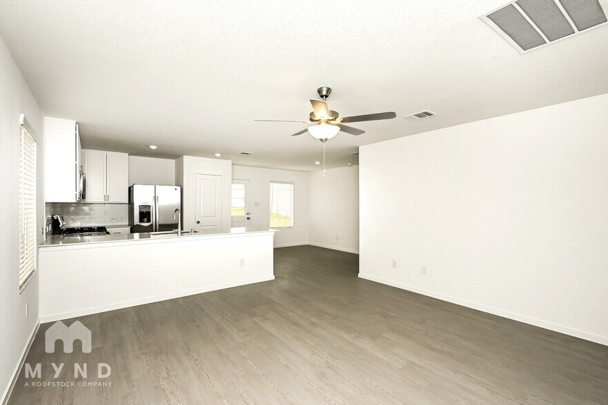 Building Photo - 2652 Mistwood Dr