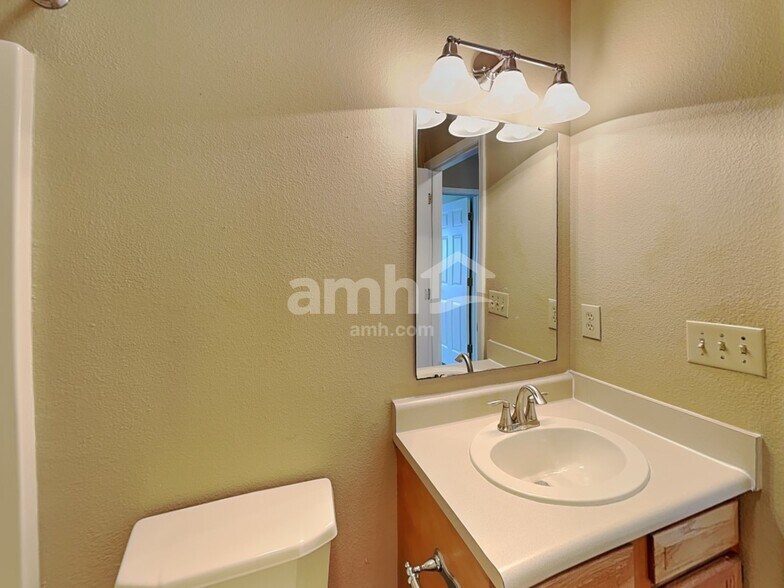 Building Photo - 151 E Pine Ridge Dr