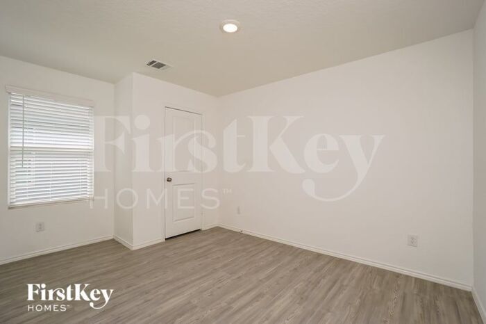 Building Photo - 2418 Double Oak Dr