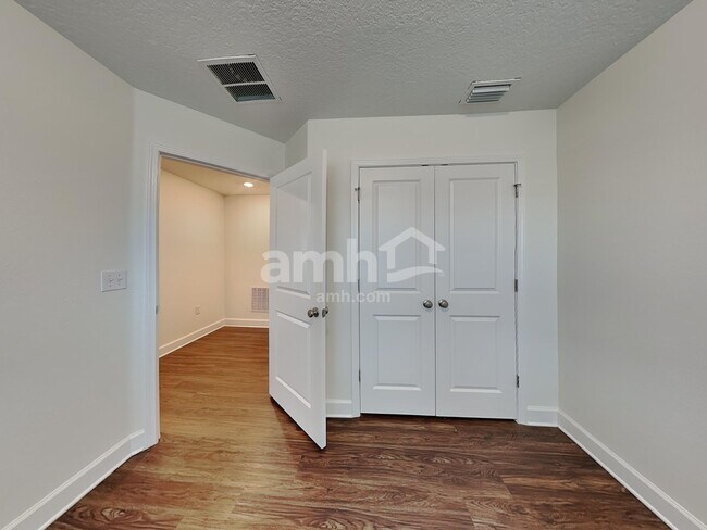 Building Photo - 5807 Hampton Creek Rd