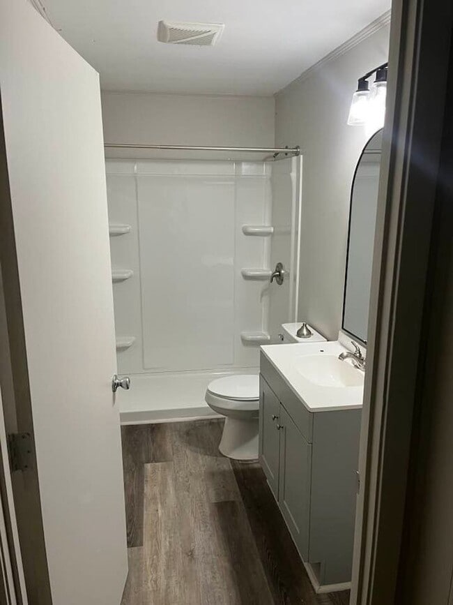Building Photo - Spacious 4BR Renovated Home for Rent in Pi...