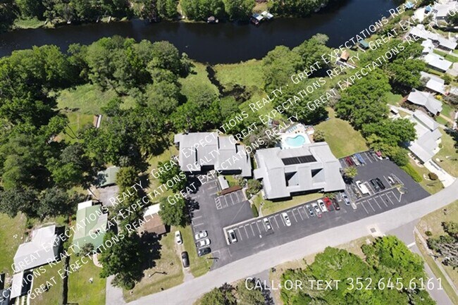 Building Photo - 20800 River Dr