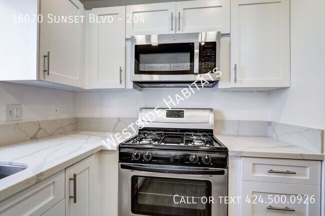 Building Photo - 16070 W Sunset Blvd
