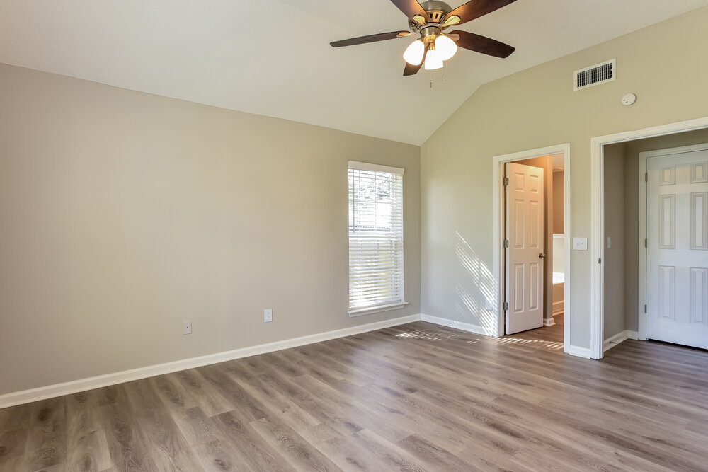 Building Photo - 416 Lake Forest Dr