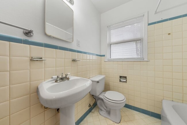 Building Photo - 310 Sumner Dr