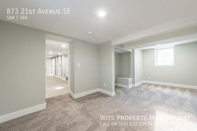 Building Photo - 873 21st Ave SE