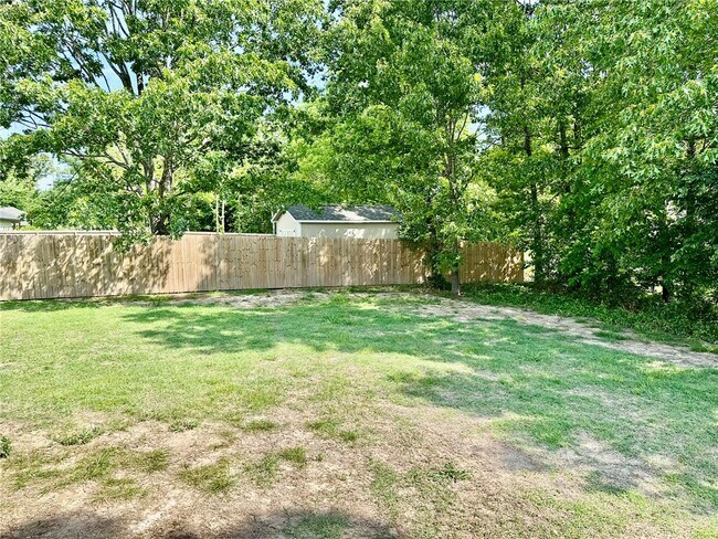 Building Photo - 6 Roessler Ln