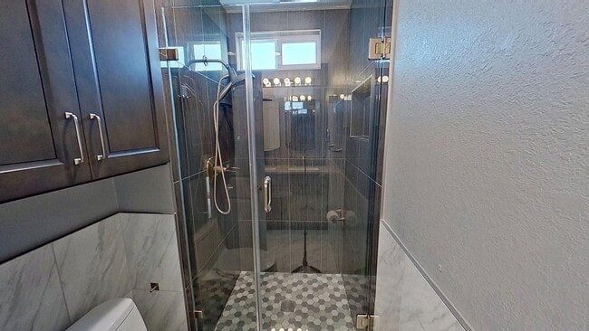 Building Photo - 5517 Thelma Ave