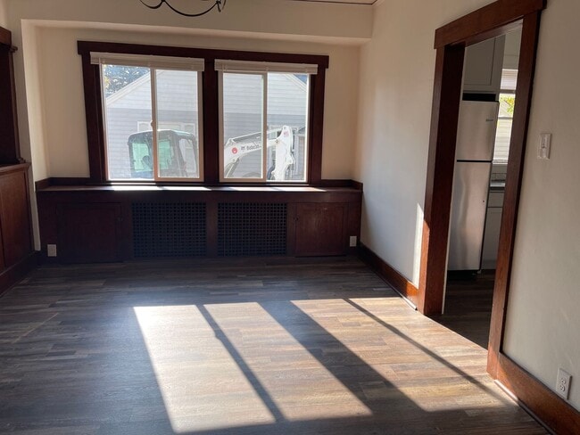 Building Photo - Pet Friendly 4 bedroom 1 bath