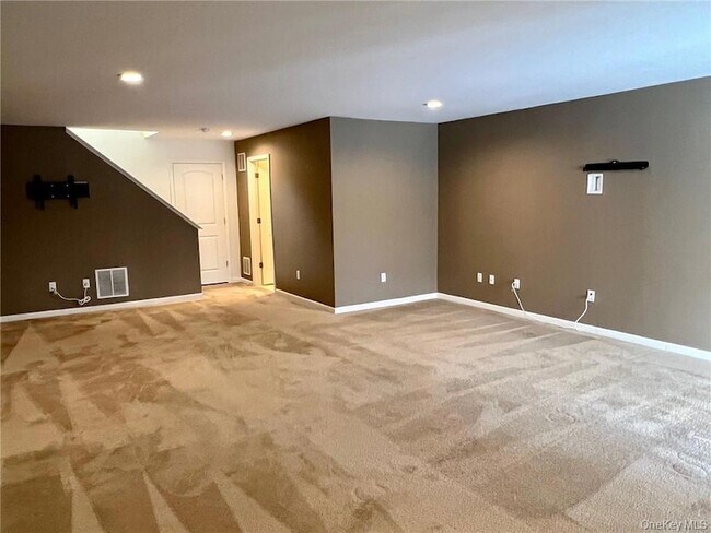 Building Photo - 95 Meadow View Dr