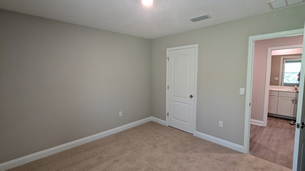 Building Photo - 106 Zancara St