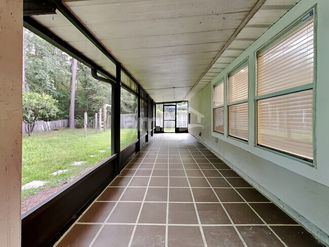 Building Photo - 2120 Pebble Creek Ln