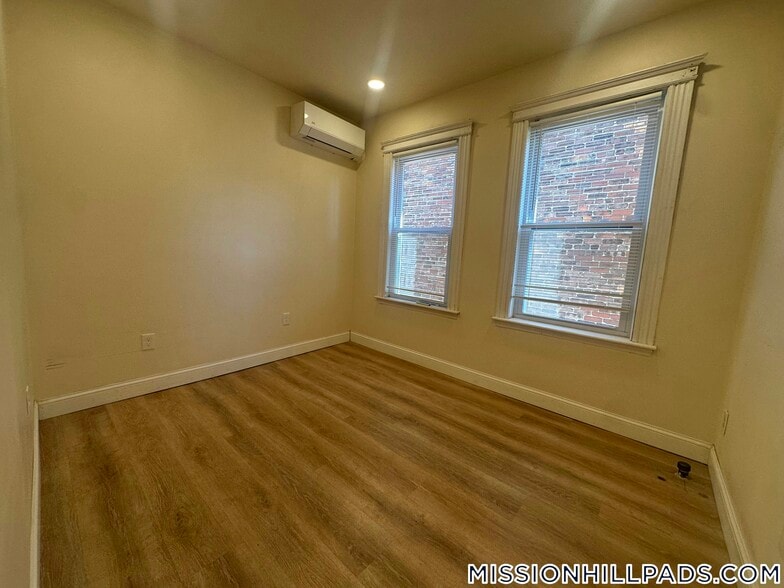 Building Photo - 127 Harrishof St