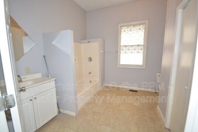 Building Photo - 536 E Waldburg St