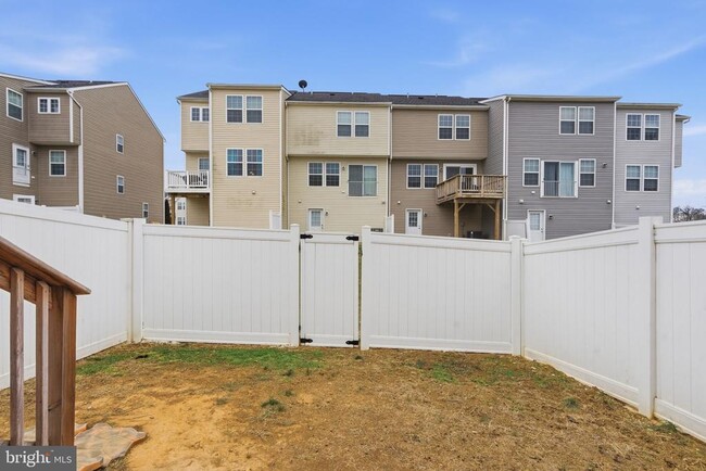 Building Photo - 37 Britania Ct