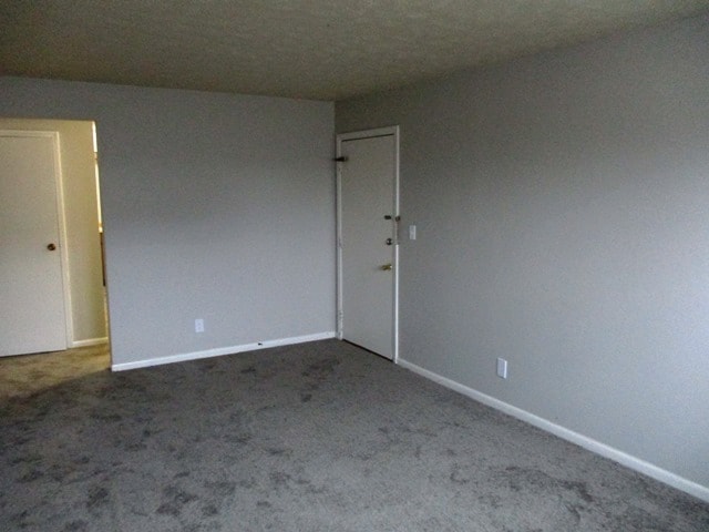 Building Photo - 710 Golfcrest Rd N