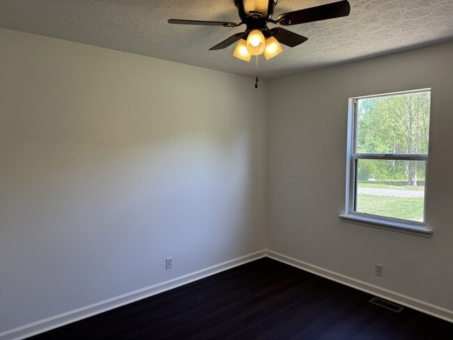 Building Photo - 10125 N Twin Springs Rd