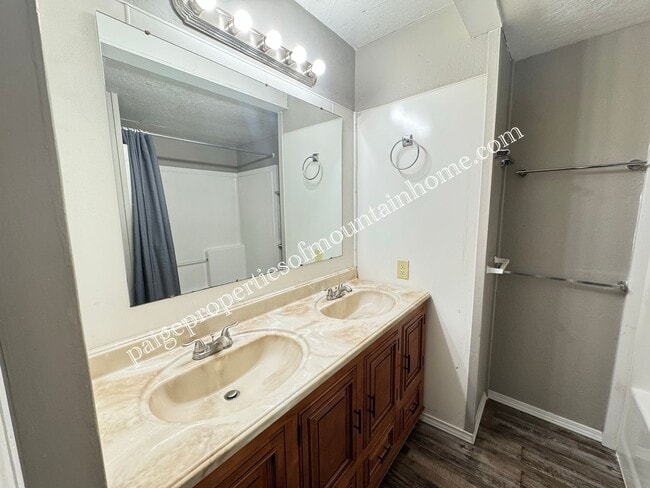 Building Photo - 49 Christopher Ln