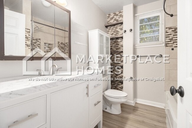 Building Photo - 1638 Mercer Ave