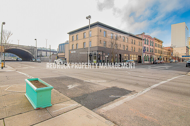 Building Photo - 401 W 1st Ave