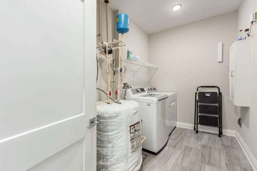 Laundry & Utility room - 751 N 6th St