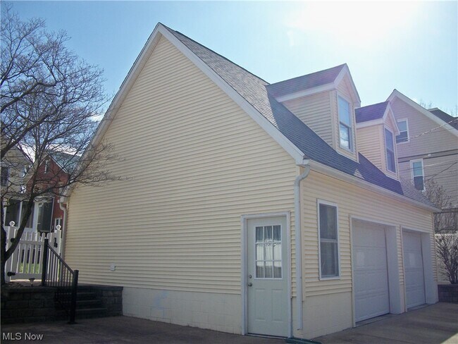 Building Photo - 505 5th St