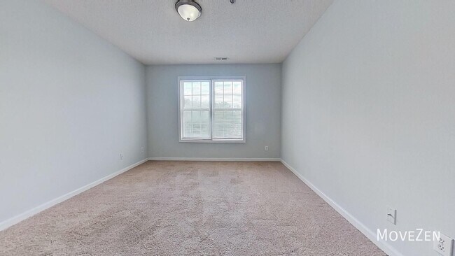 Building Photo - 713 Clearwater Ct