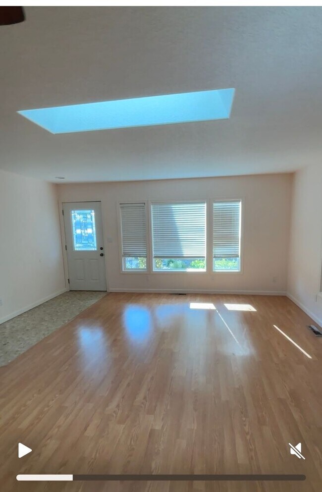 Building Photo - Large Lot Near Downtown Hillsboro