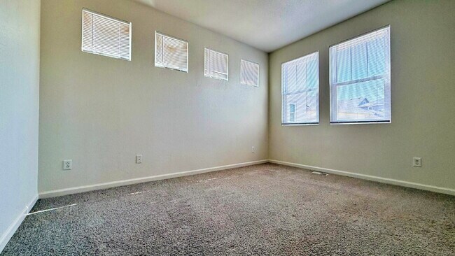 Building Photo - Fantastic 4 Bed 2.5 Bath + Office 2 Car Attached Garage in Murphy Creek Community Pool + Tennis C...