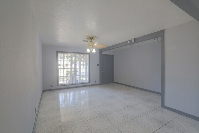 Building Photo - 3118 Flamborough Dr