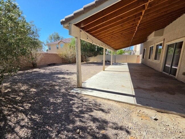 Building Photo - Spacious 4 Bed Home with Loft & 3-Car Garage
